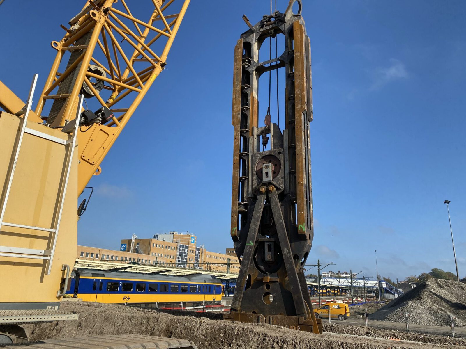 Bouwkuip en heistelling bij Hoofdstation Groningen