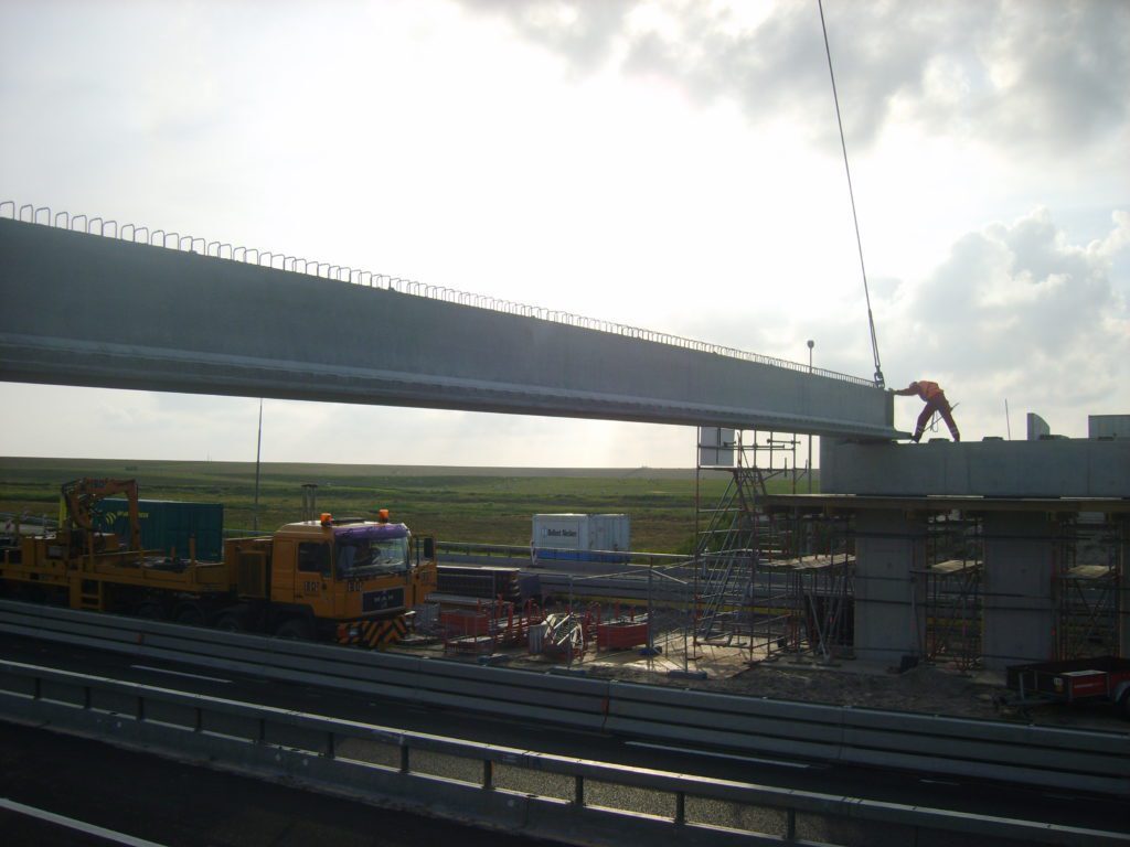Inhijsen van een brugdek