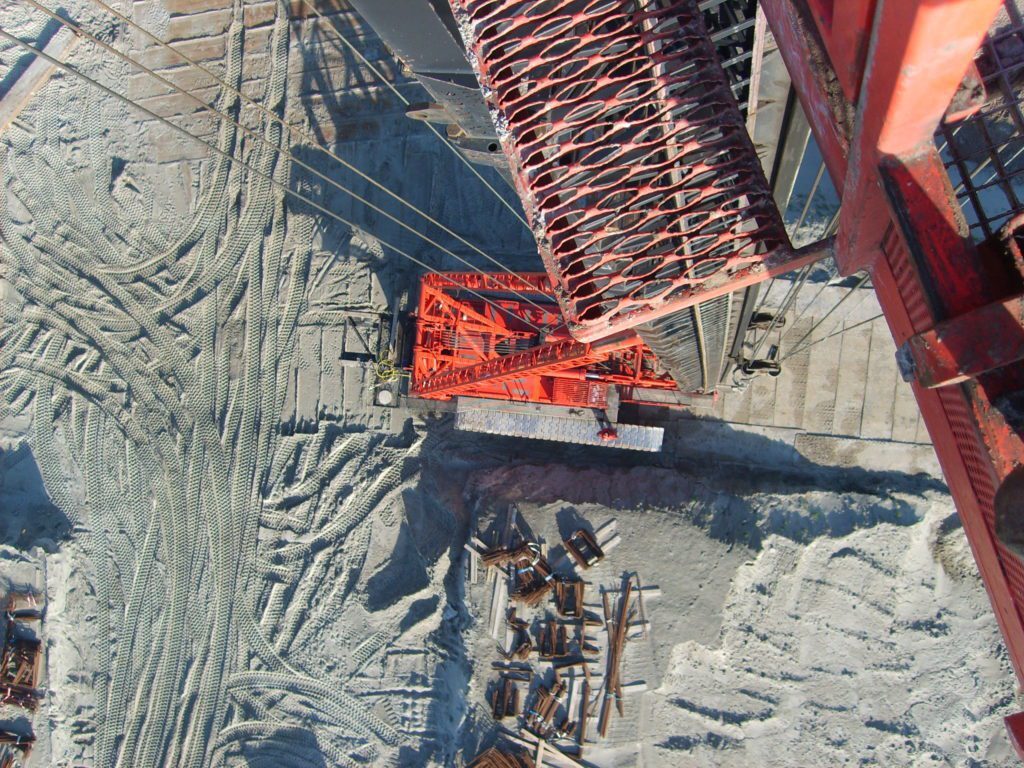 Wapening en betonwerk op een civiel project